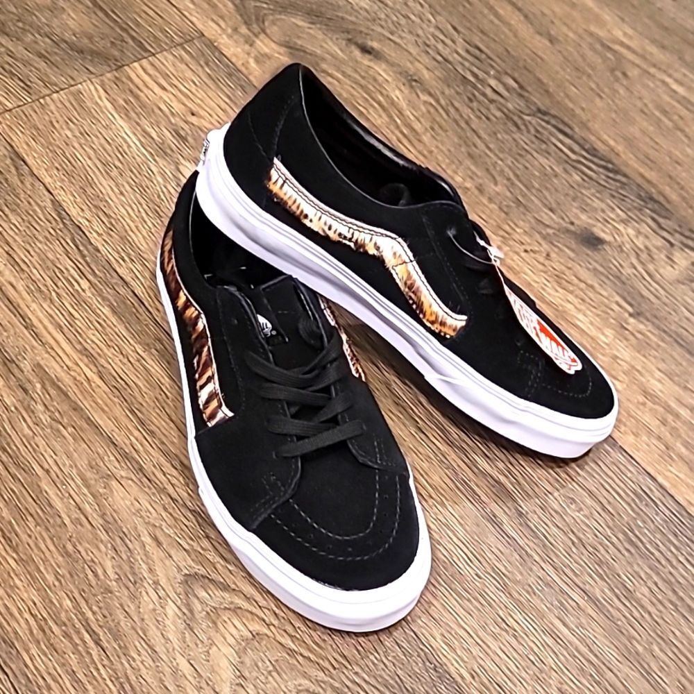 Vans Soft Suede SK8 Low Shoes - Picture 9 of 12